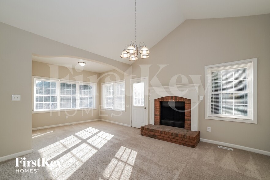 Building Photo - 1 N White Pines Dr
