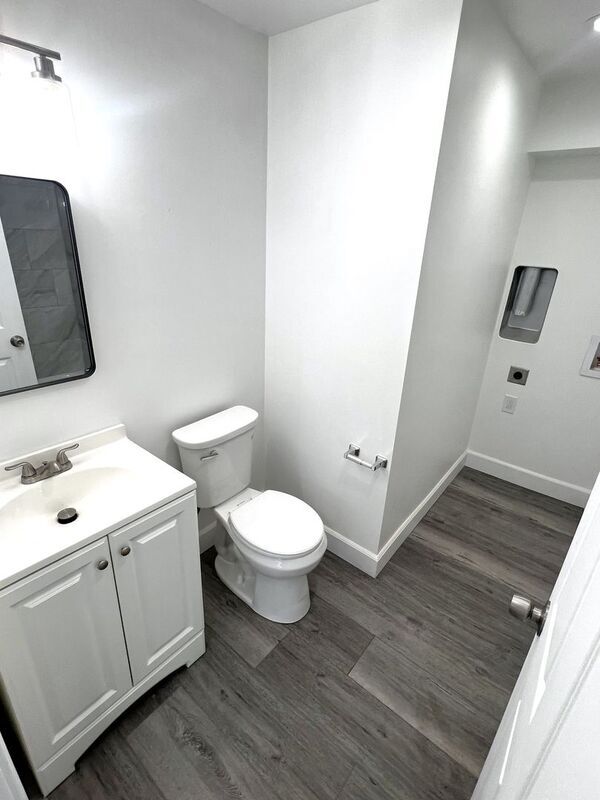 Building Photo - 2332 Cedar Ave