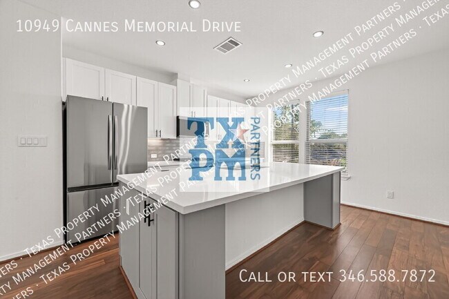 Building Photo - 10949 Cannes Memorial Dr