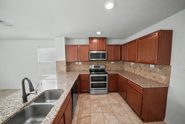 Building Photo - Stylish 3BR + Flex Home with Solar Near Randolph AFB - Realtor Commission: $500