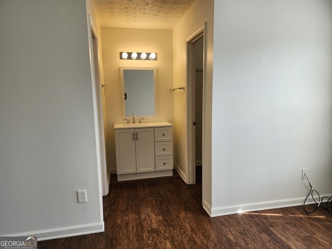 Building Photo - 5960 Batson Ct