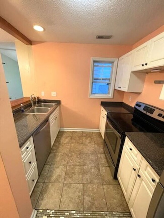 Building Photo - Cape Cottages Condos, Beachy 3 bedroom, 2 ...