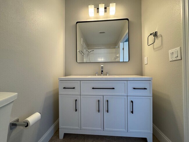 Building Photo - Oviedo 2/2 Condo with Tile & LVP Flooring, Updated Baths, New Paint & Appliances!