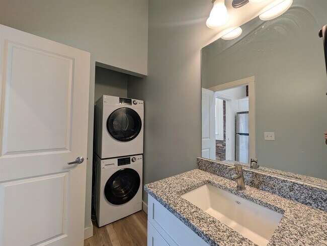 Building Photo - 22 S Main St