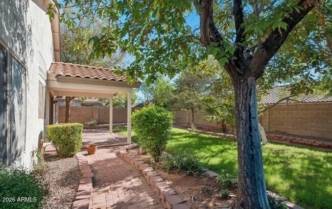 Building Photo - 309 E Mesquite St