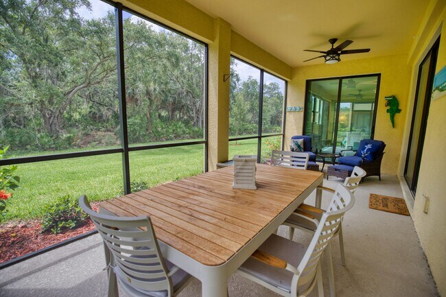 Building Photo - Seasonal Short-Term Coach Home 2-Bedrooms plus den, 2-Bath in Gran Paradiso!