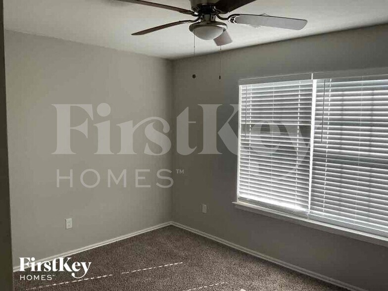 Building Photo - 1885 Bradford Pl