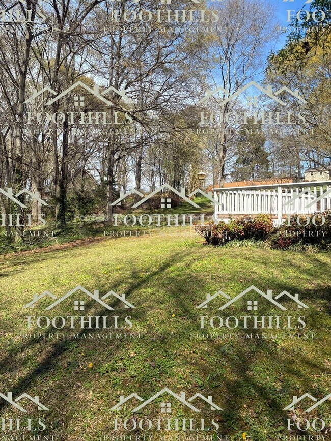 Building Photo - 115 Crosscreek Dr