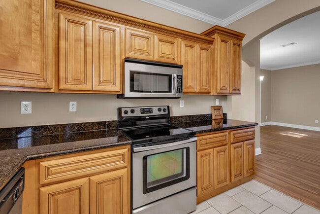 Building Photo - 13727 Foxhill Drive
