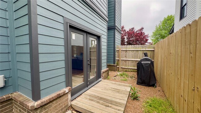 Building Photo - 917 NE Arleta Gardens