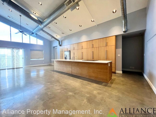 Primary Photo - 2 br, 2 bath House - 820 N. Manhattan Ave....
