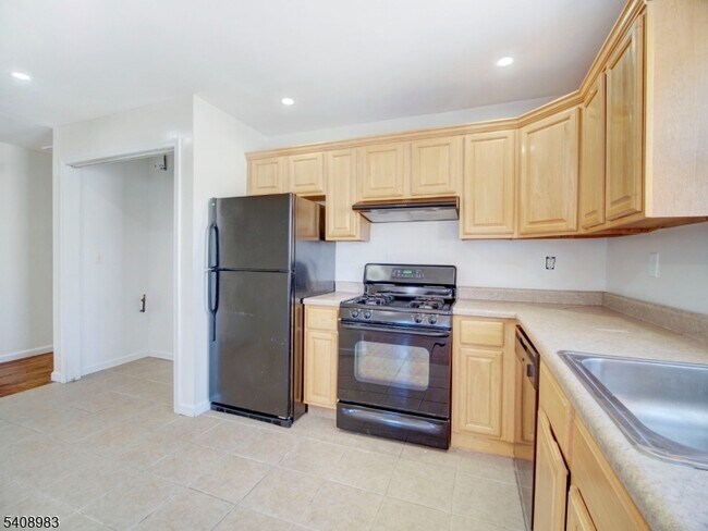 Building Photo - 91 William St