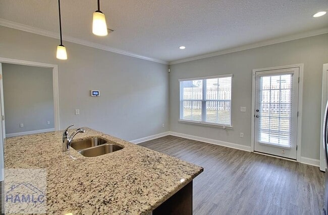 Building Photo - 546 Fairview Cir