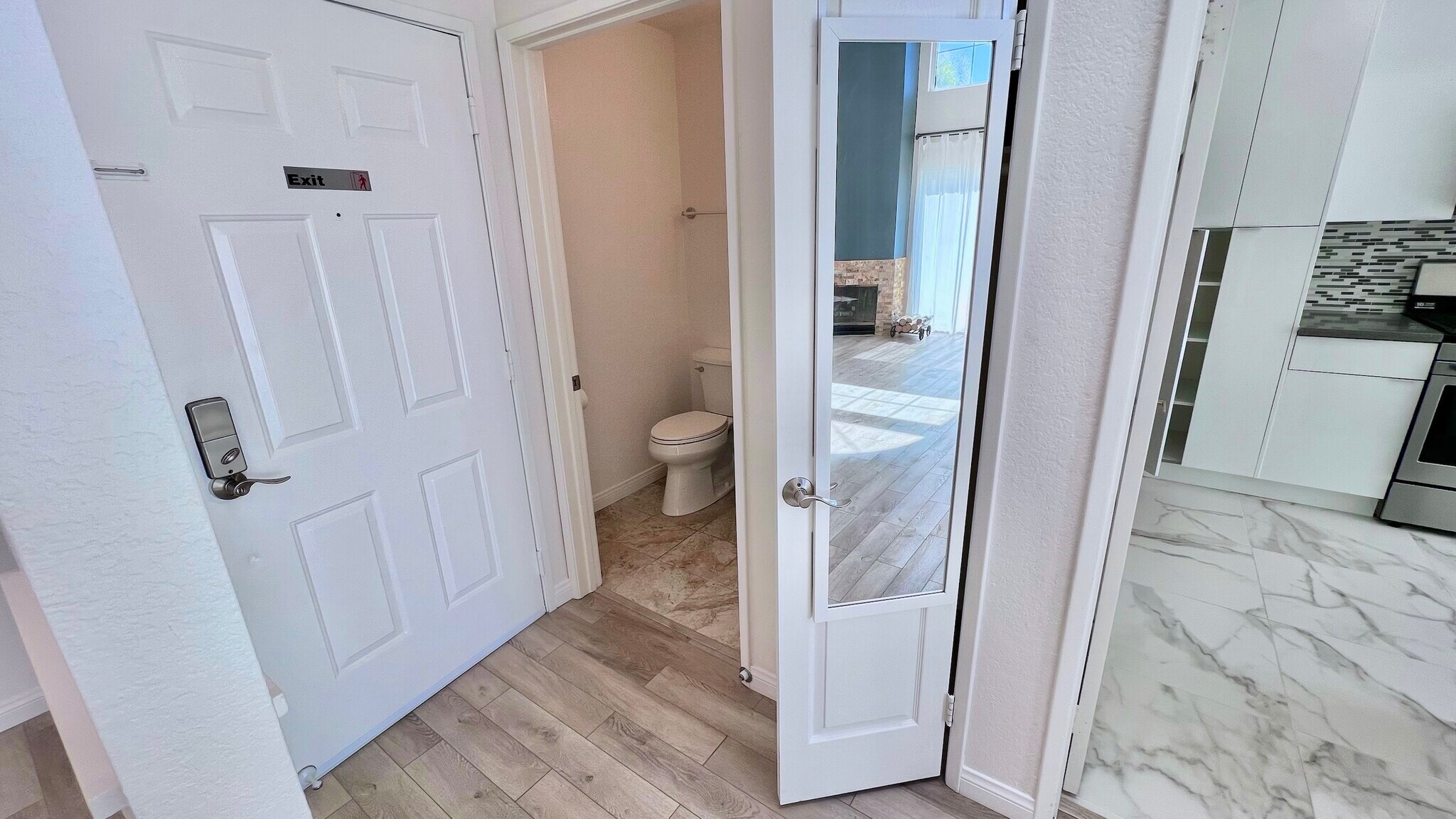 Building Photo - 5420 Sylmar Ave