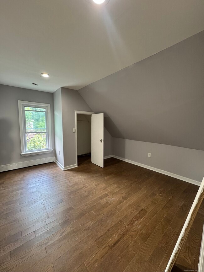 Building Photo - 86 Dorman St