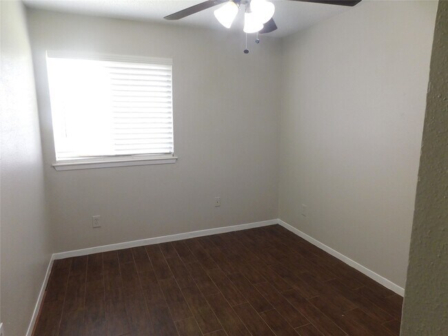 Building Photo - 4403 Alamo Ave