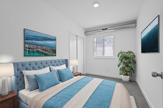 Primary Photo - 640 Collins St