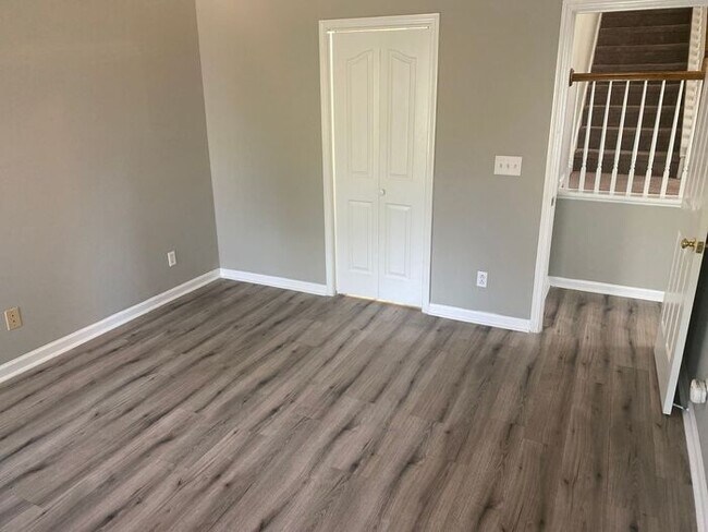 Building Photo - Spacious 3-bedroom home located in Charlotte. $300 off on two months' rent!