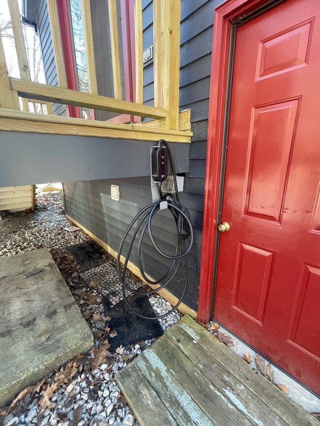 Building Photo - 182 Division St