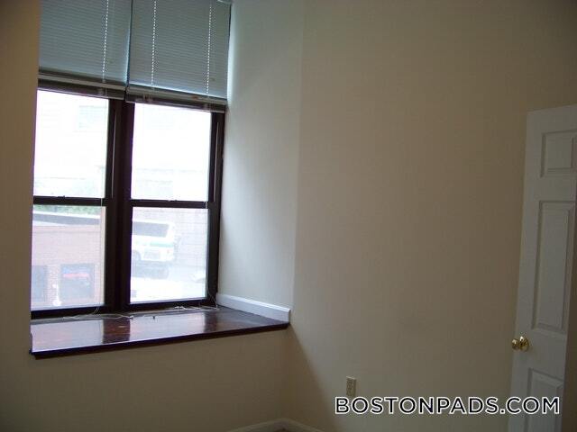 Building Photo - 81 Essex St