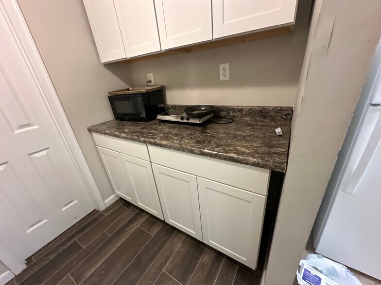 Building Photo - 1208 Hull St