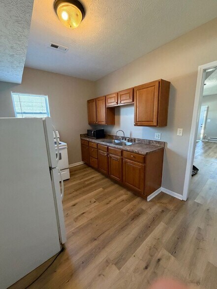 Building Photo - 3 Bedroom Double