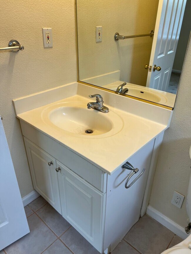 Building Photo - CAMPBELL - Executive 5 bedroom home in a desirable neighborhood