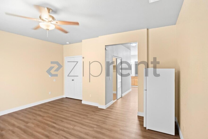 Building Photo - Unit