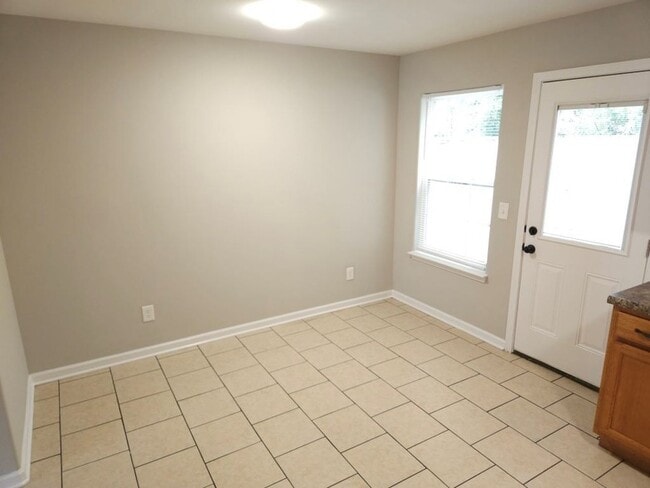Building Photo - 705 Crestland Ave