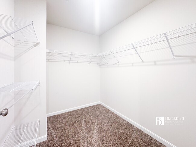 Building Photo - 561 Fawn Mdw Ln