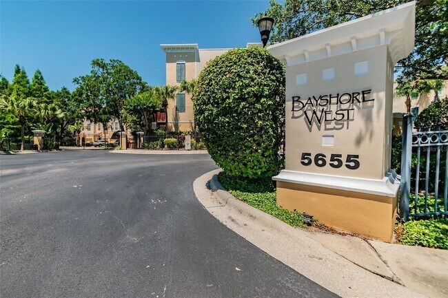 Building Photo - 3183 Bayshore Oaks Dr