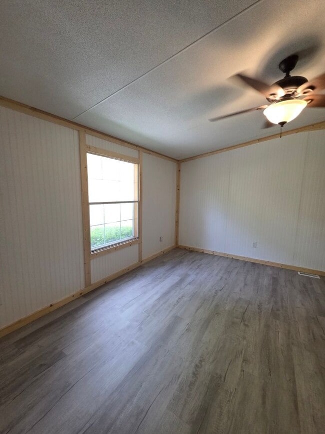 Building Photo - $1,800 - 3 Bedroom 3 Bathroom Unfurnished Home in Tatham Mountain Park