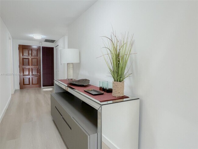 Building Photo - 101 Crandon Blvd