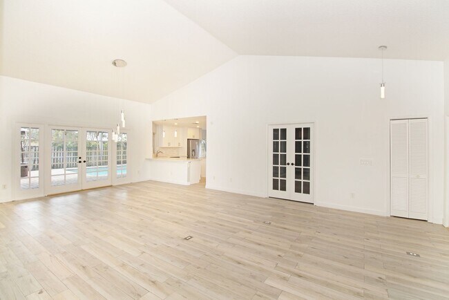 Building Photo - Spacious 4BR Pool Home on Quiet Cul-de-Sac in Wellington