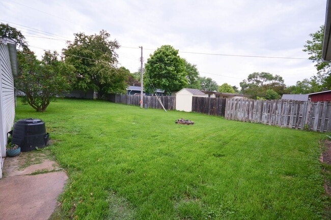 Building Photo - Unique multilevel floorplan with TONS of storage