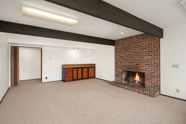 Building Photo - 4Bd/2.25Ba Bellevue House
