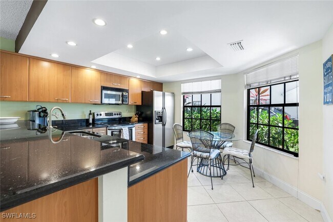 Building Photo - 823 Meadowland Dr