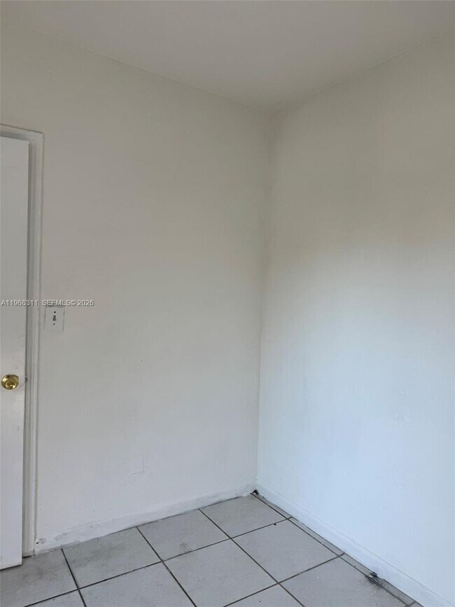 Building Photo - 730 NE 122nd St