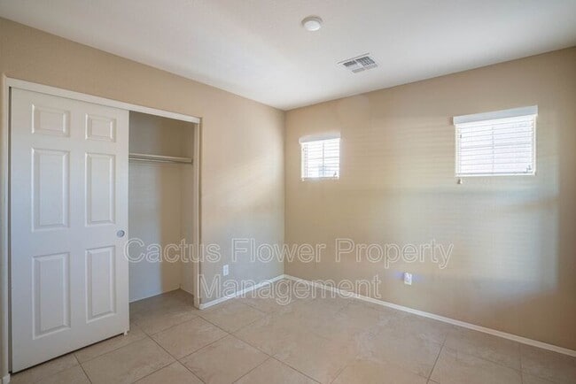 Building Photo - 533 N Ranger Trail