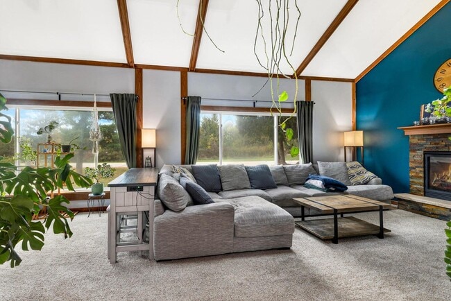 Building Photo - 4400 Valley Rd