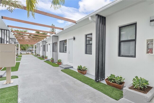 Building Photo - 1946 Pierce St