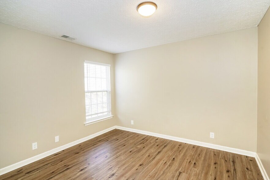 Building Photo - 6713 Ascot Dr