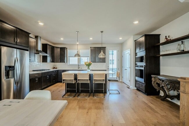 Building Photo - 813 Sawback Sq NE