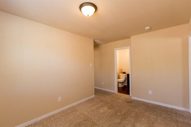 Building Photo - 1208 Bayfield Dr