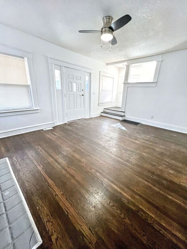 Building Photo - Spacious & Charming 5-Bedroom Home with Mo...
