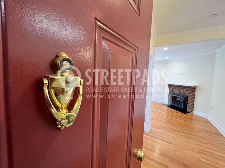 Building Photo - 1 Langdon Sq