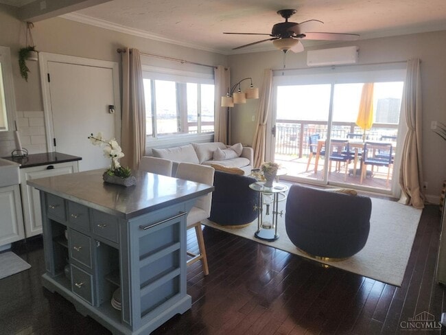 Building Photo - 399 Oregon St