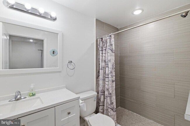 Building Photo - 925 N Broad St