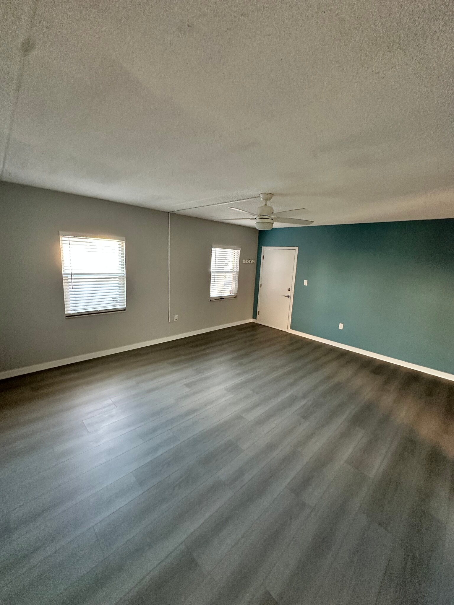 Building Photo - 1153 Rue des Rois