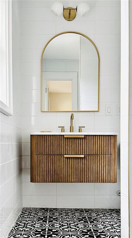 Building Photo - 38 Delmont Dr NE